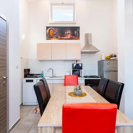La Riva Apartment *