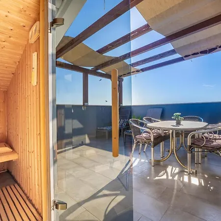 La Riva Apartment *